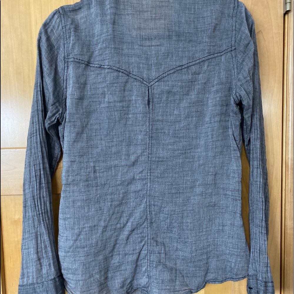 Button up - Picture 2 of 3